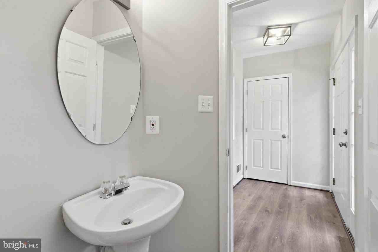 986 Harrison Cir - Photo 3 of 41
