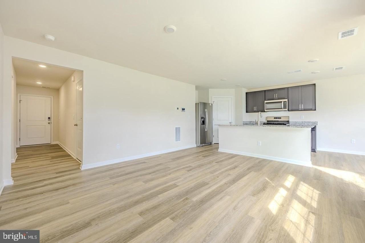110 Charing Cross Dr - Photo 6 of 33