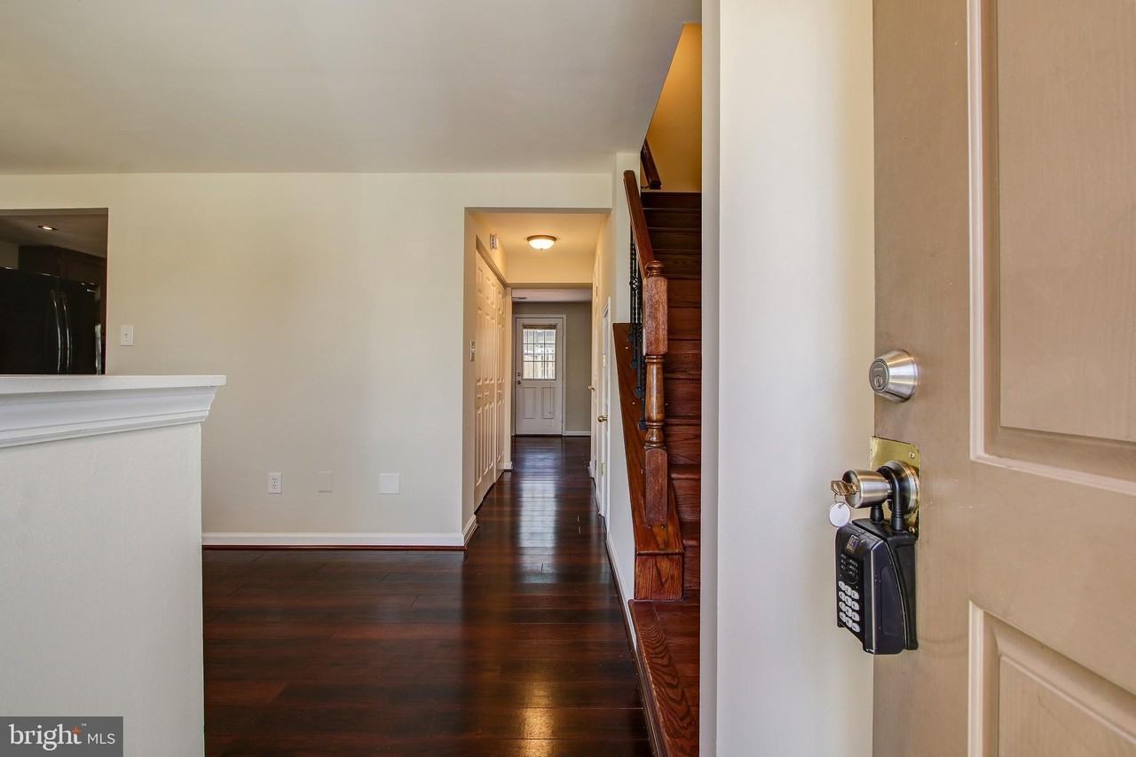 6324 Lightburn Ct - Photo 3 of 32