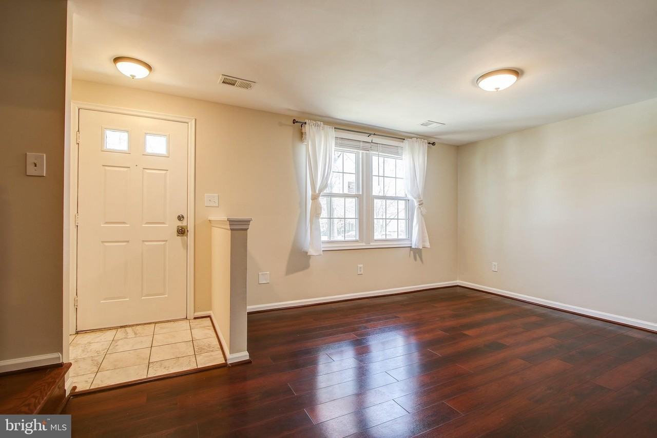 6324 Lightburn Ct - Photo 5 of 32