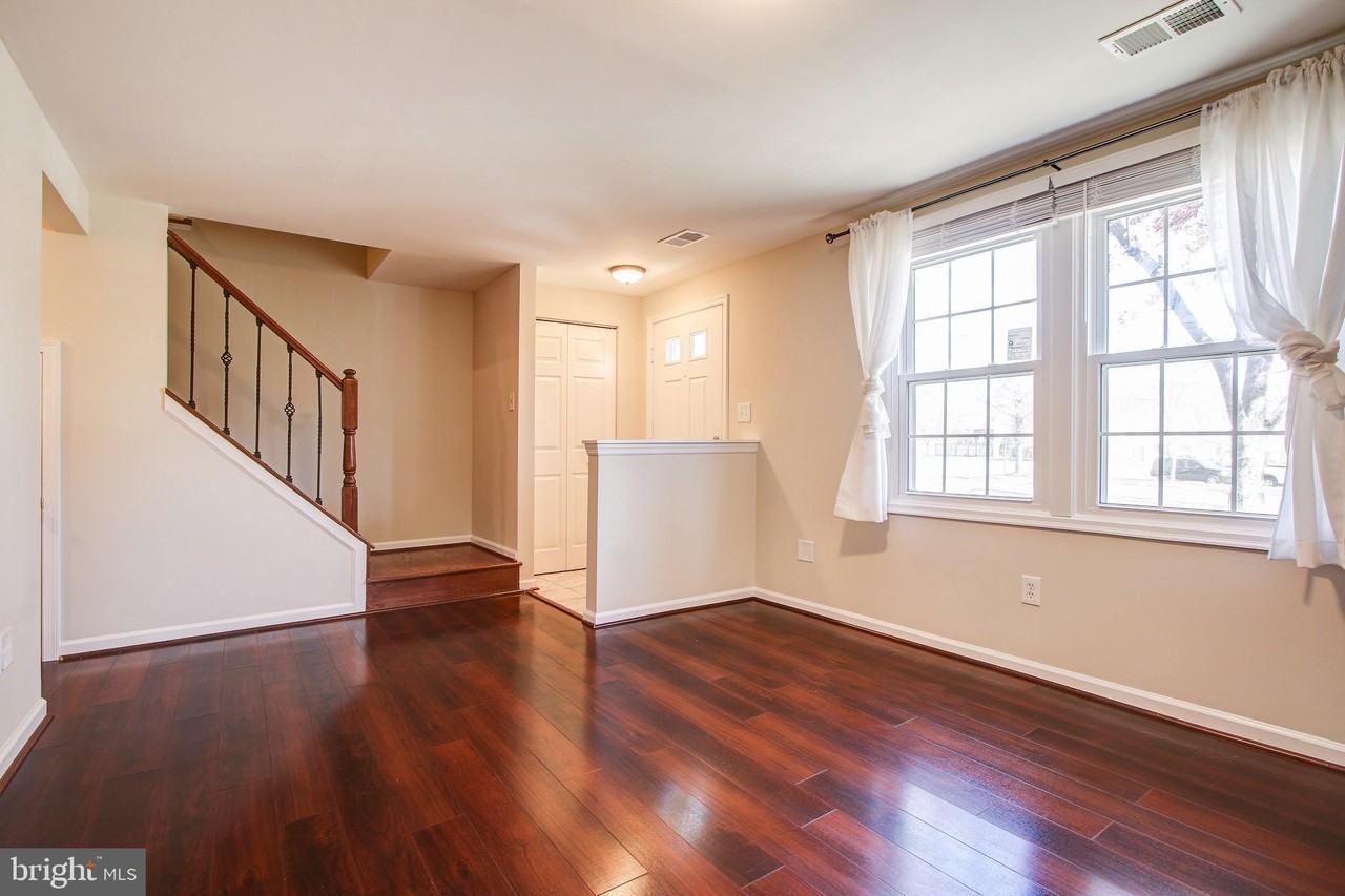 6324 Lightburn Ct - Photo 6 of 32