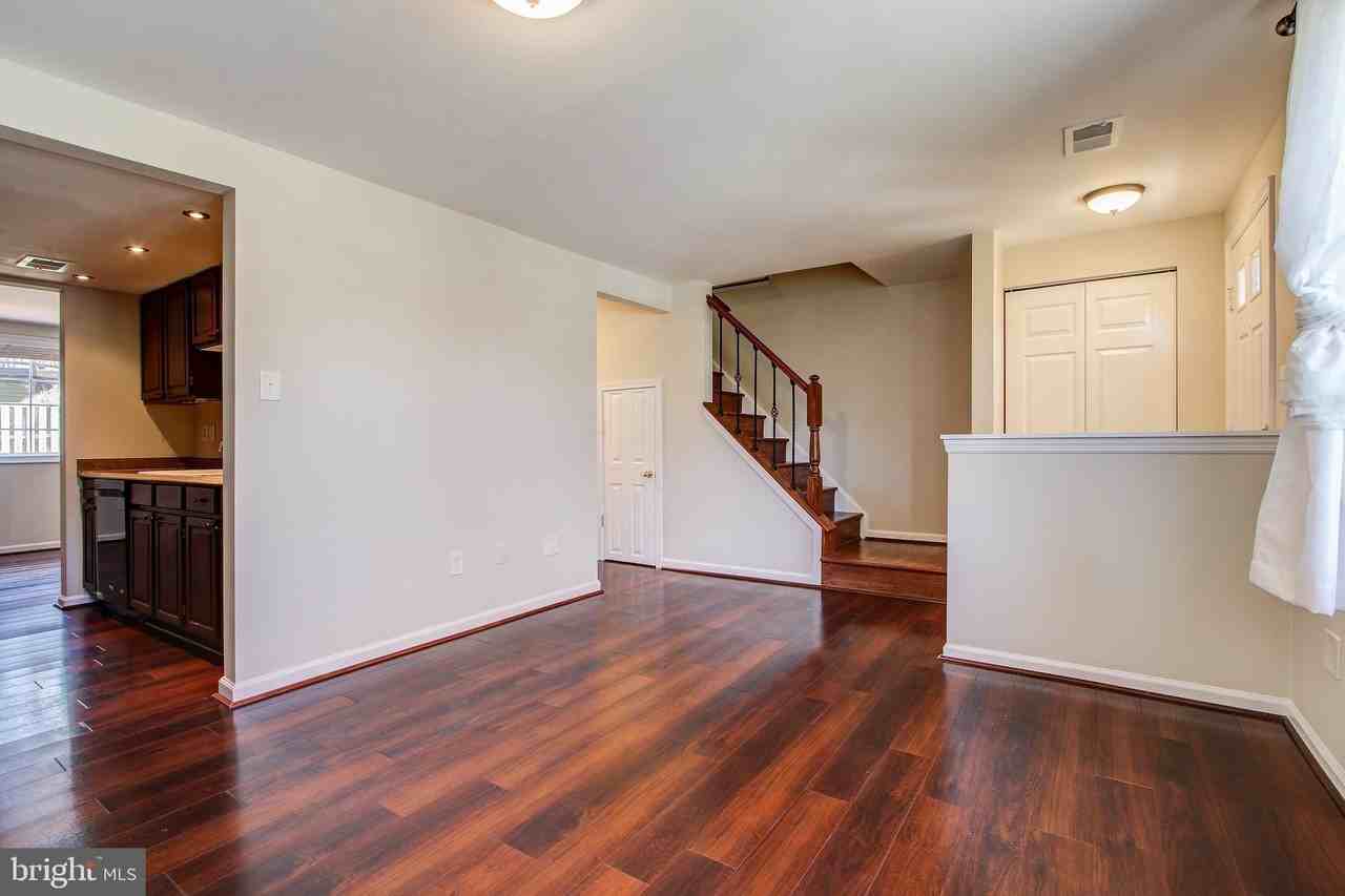6324 Lightburn Ct - Photo 7 of 32