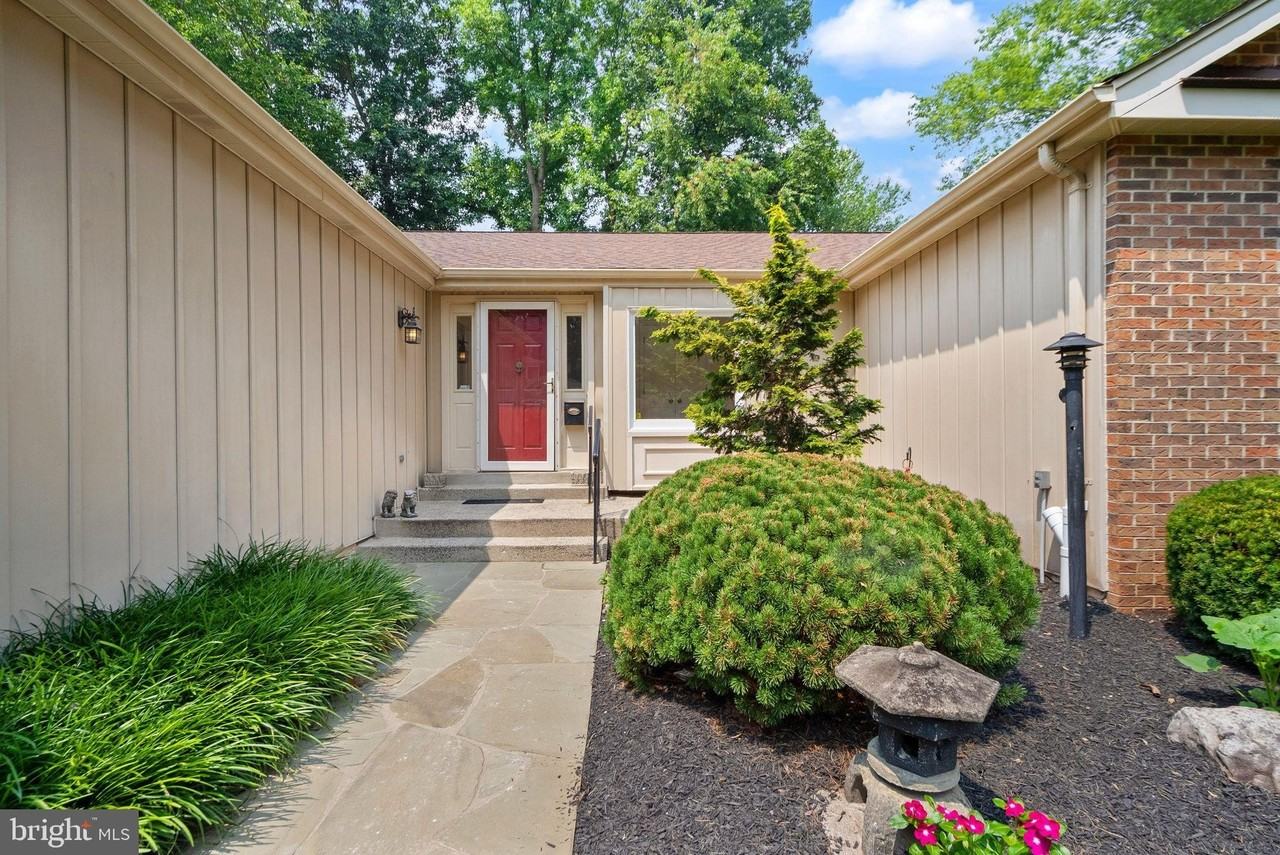 13647 S Springs Dr - Photo 4 of 50