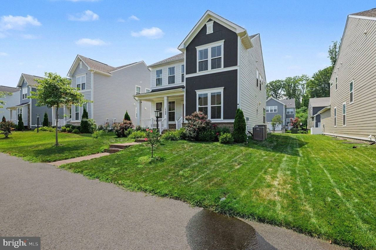 1794 River Heritage Blvd - Photo 4 of 29