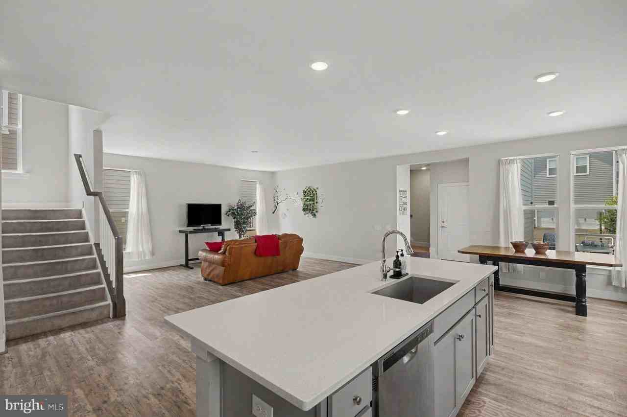 1794 River Heritage Blvd - Photo 7 of 29