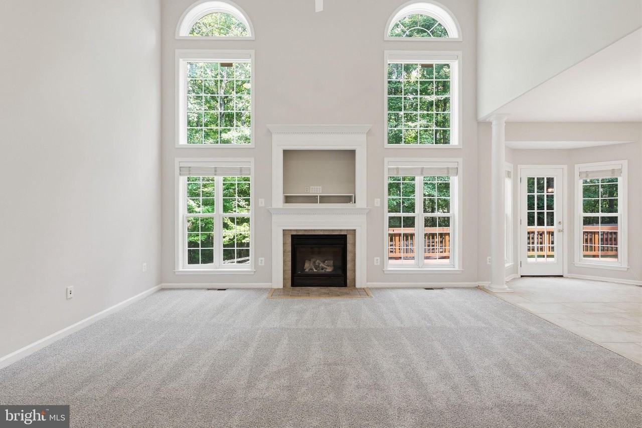 100 Spyglass Ln - Photo 2 of 50