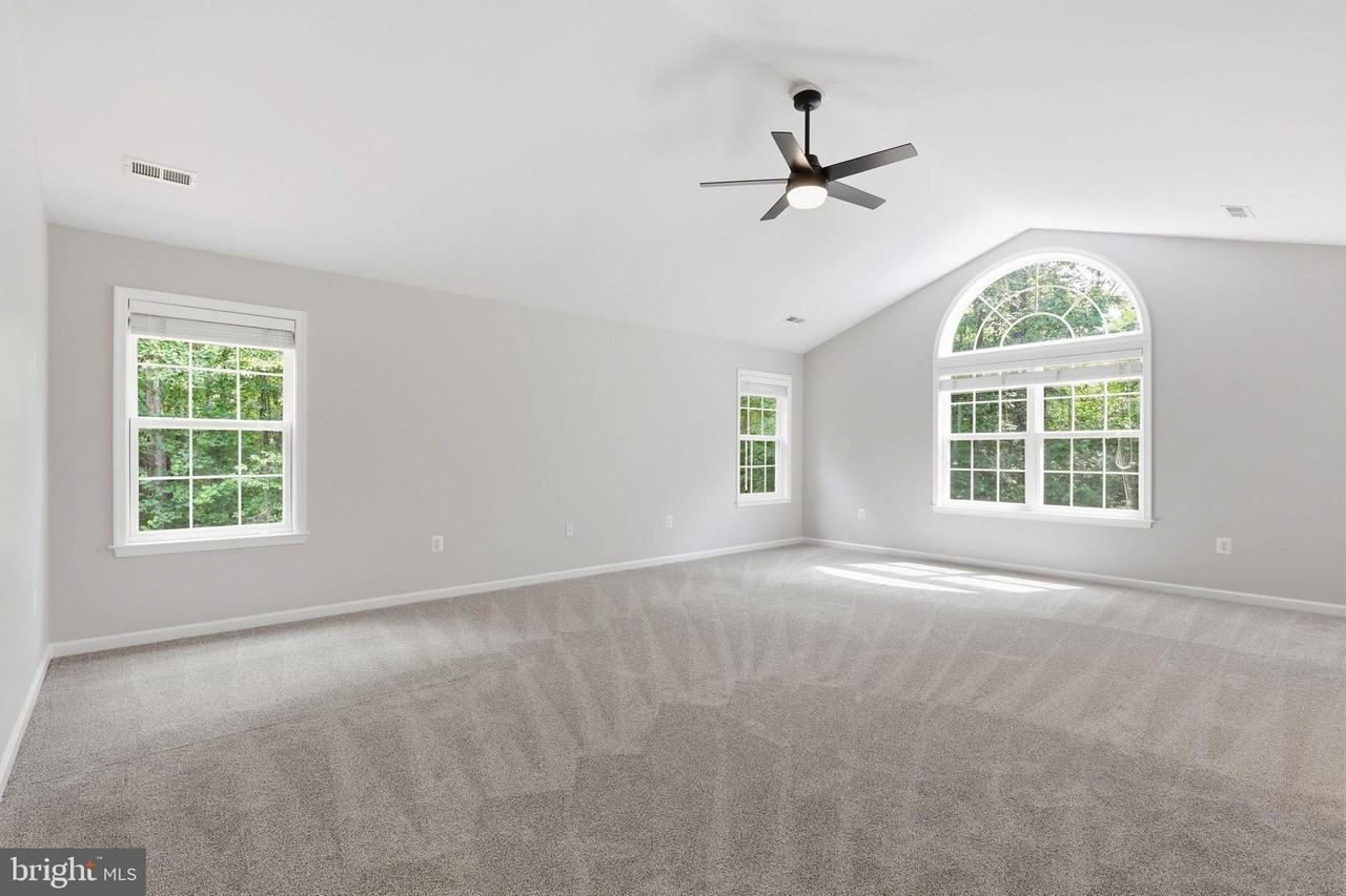100 Spyglass Ln - Photo 4 of 50
