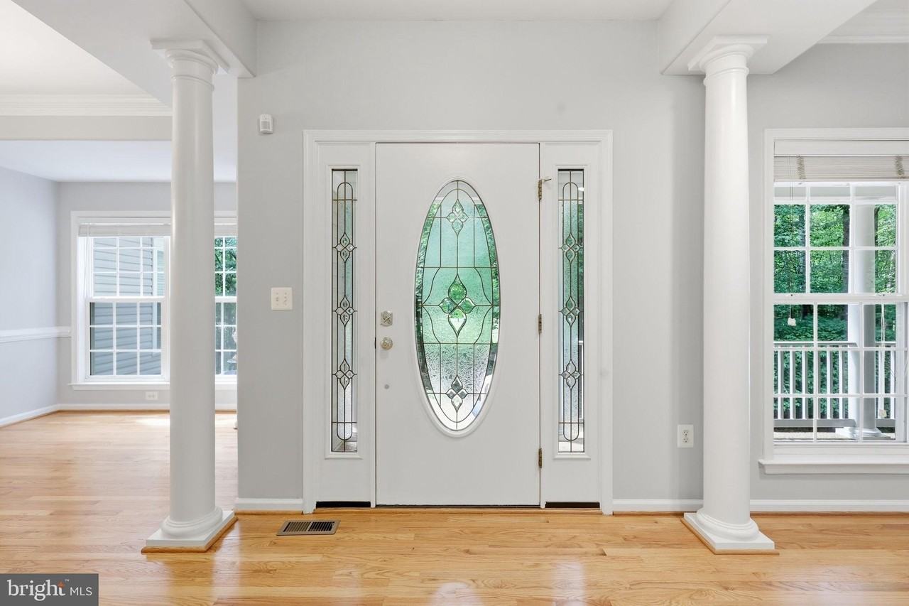 100 Spyglass Ln - Photo 5 of 50