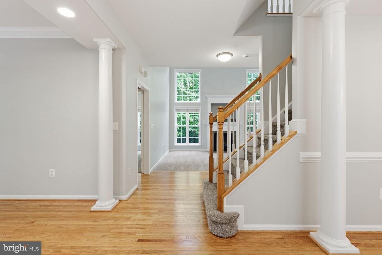 100 Spyglass Ln - Photo 6 of 50