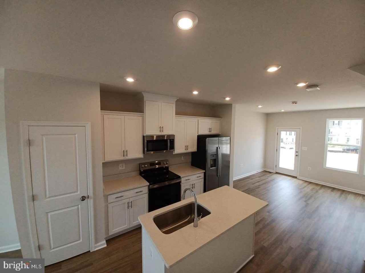 182 Coolidge Ave - Photo 3 of 11
