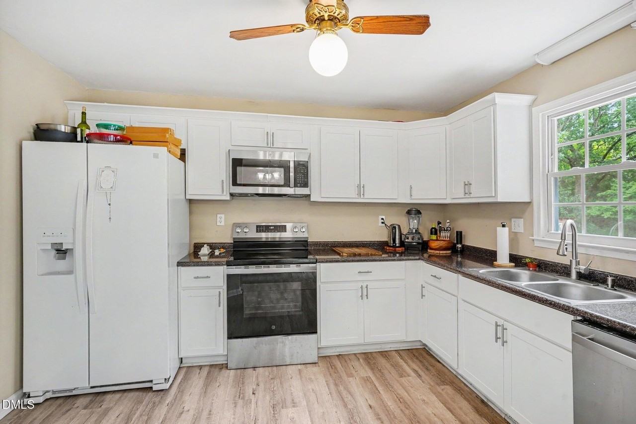 605 Sawmill Rd - Photo 5 of 22