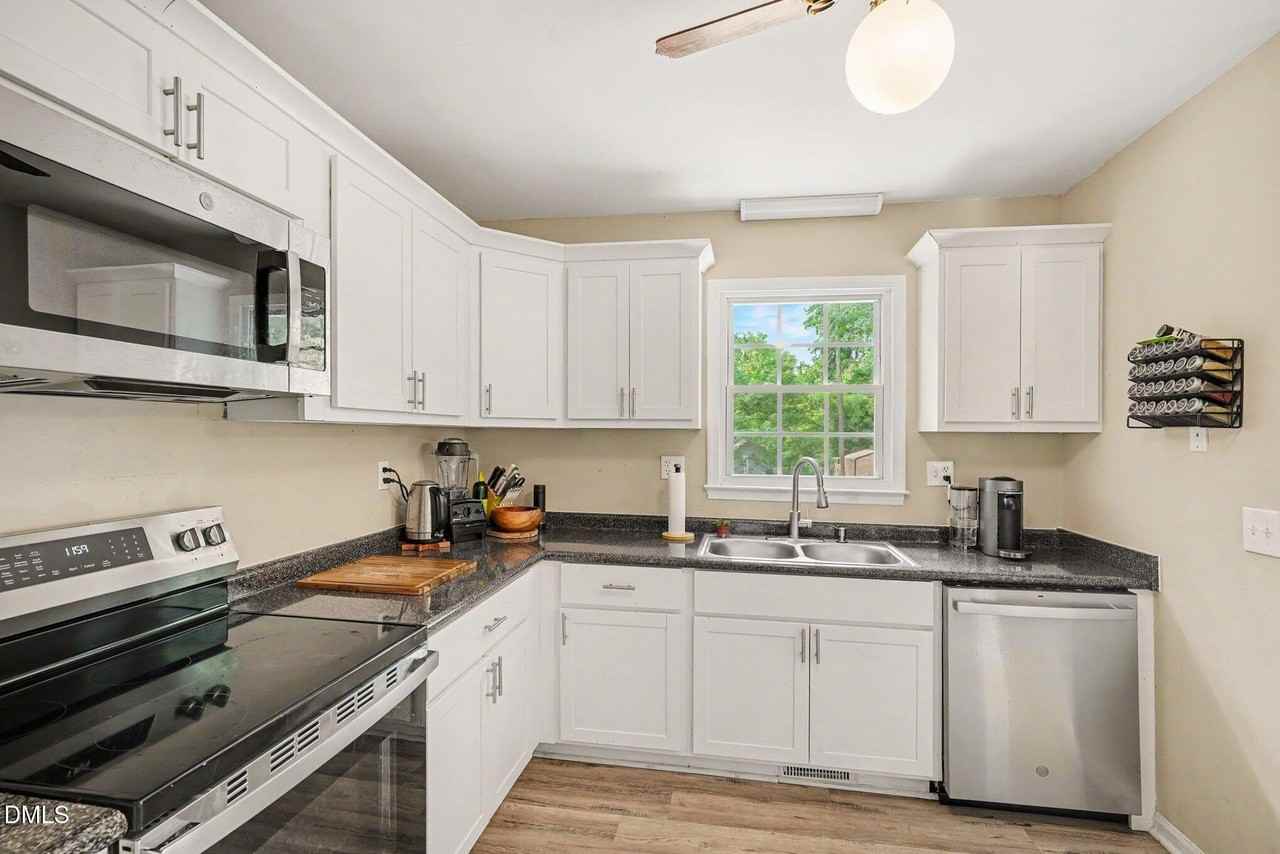 605 Sawmill Rd - Photo 6 of 22