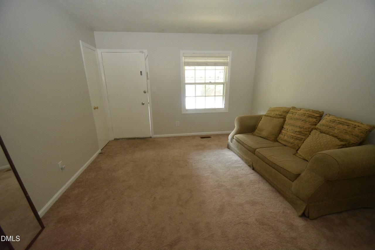 3407 Facade St - Photo 6 of 11