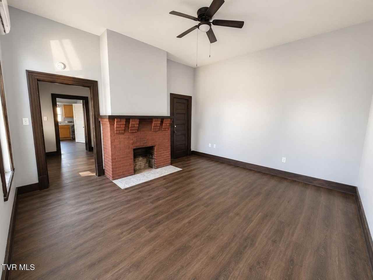 502 Lee St #1 - Photo 4 of 15