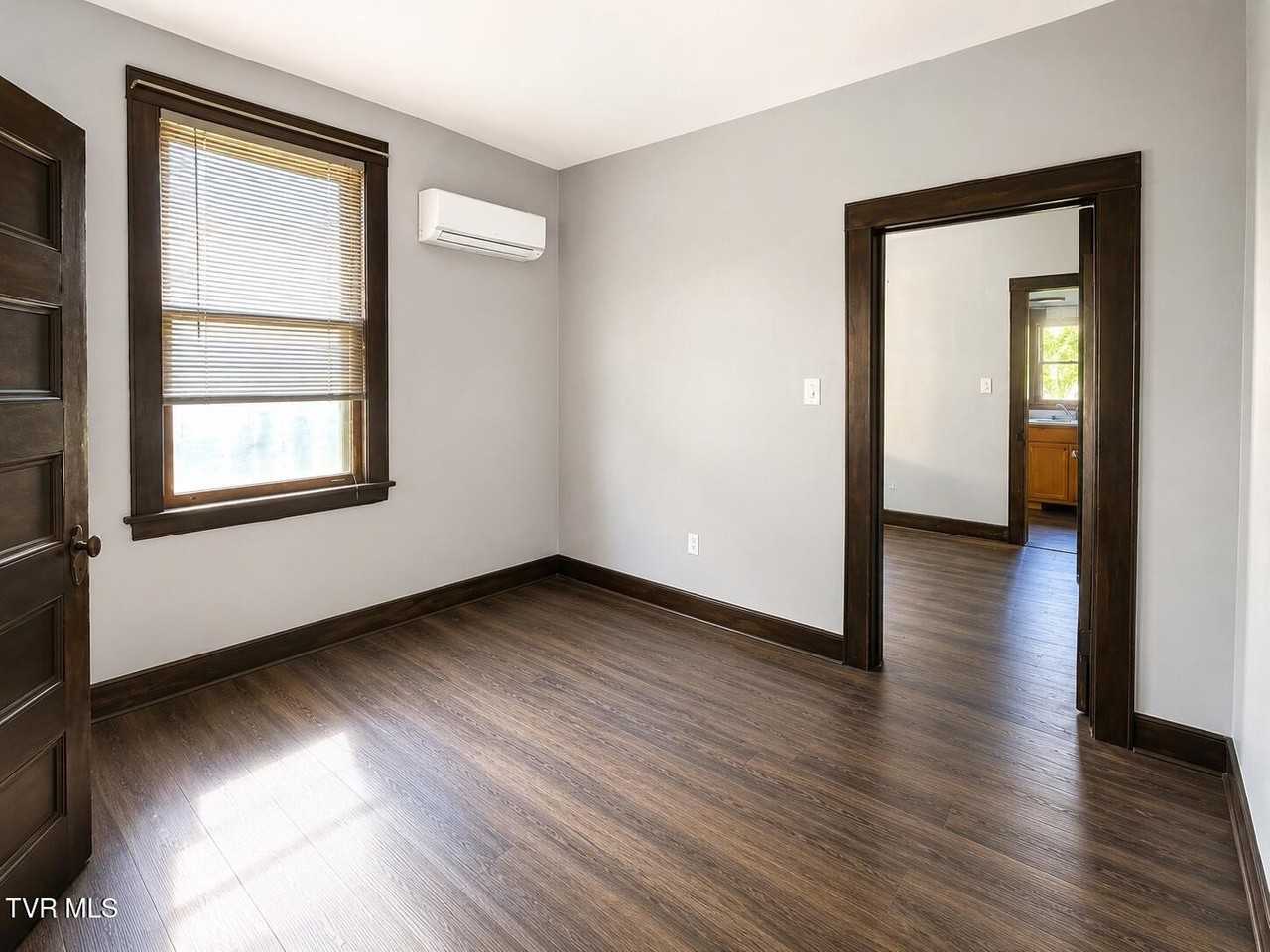 502 Lee St #1 - Photo 5 of 15