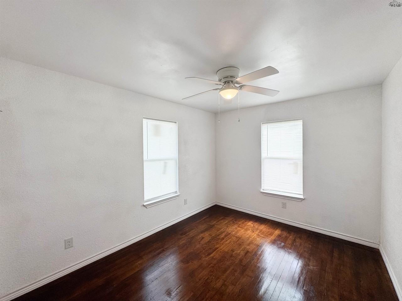 406 2nd St - Photo 4 of 12