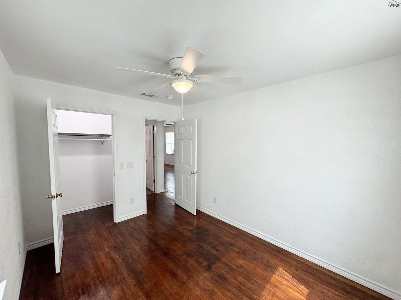 406 2nd St - Photo 7 of 12