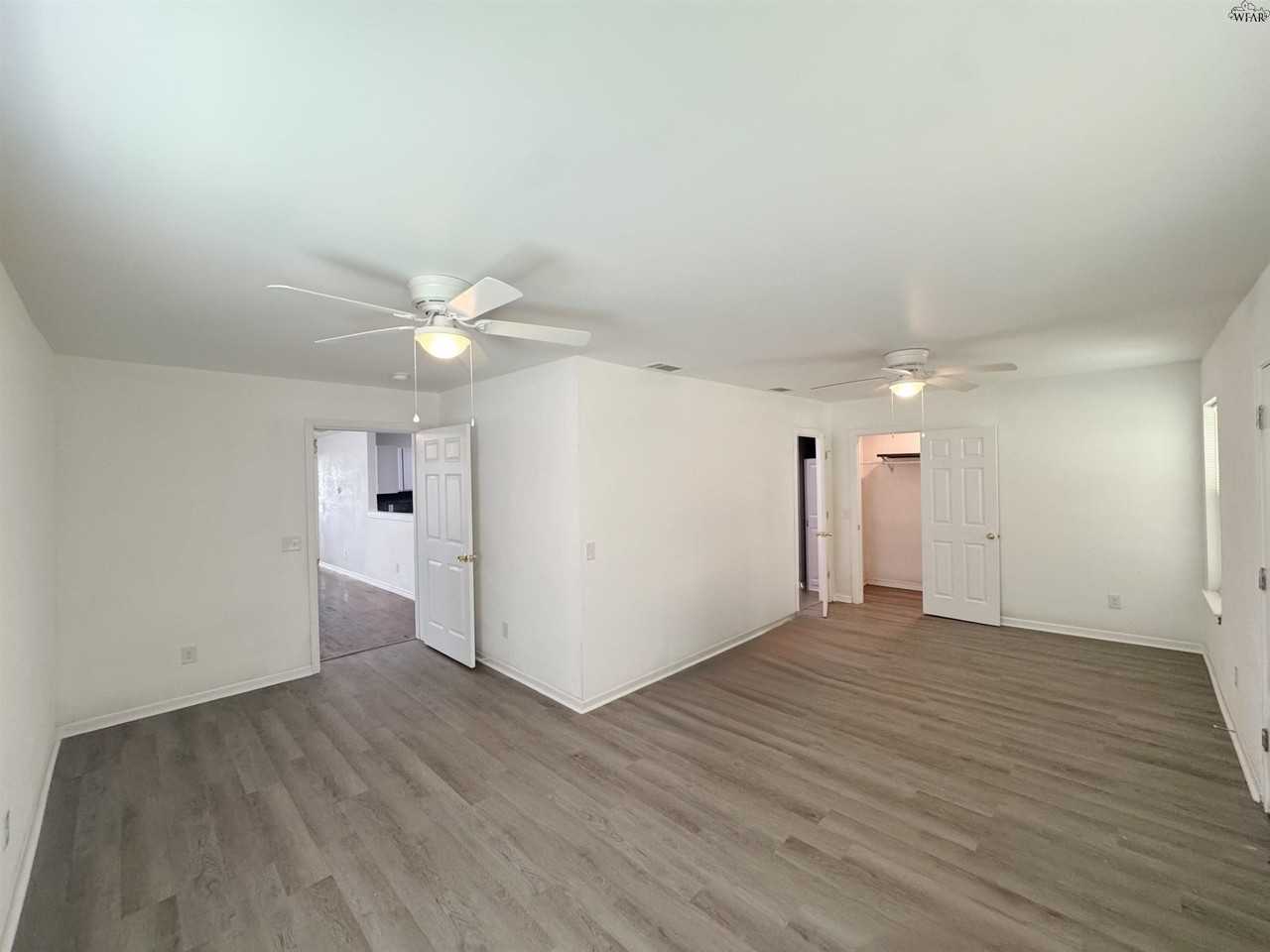406 2nd St - Photo 6 of 21