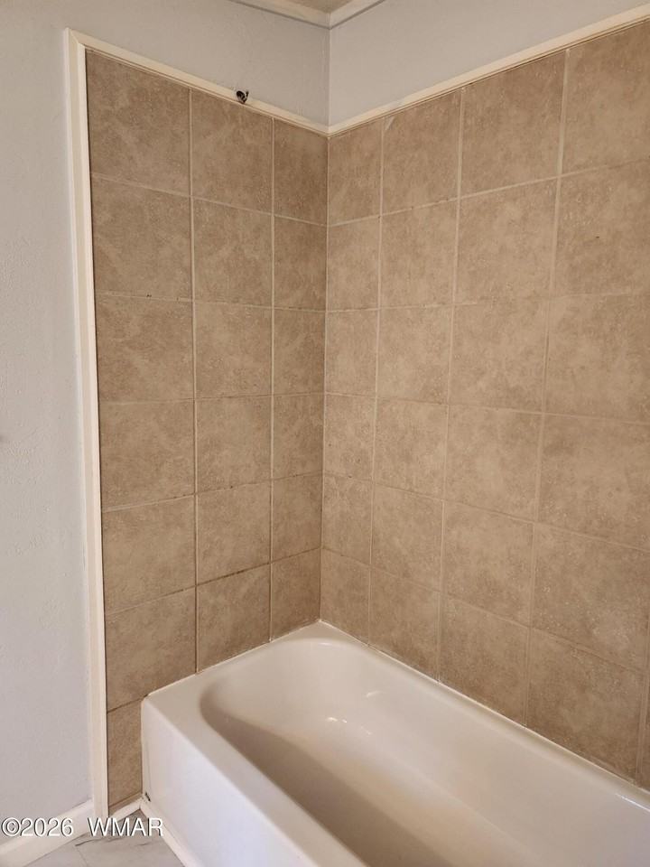 900 S 24th Dr - Photo 6 of 29