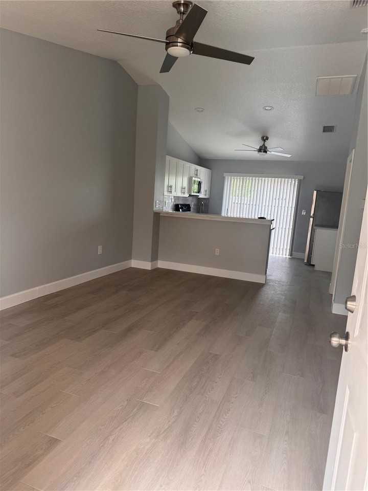 1133 E Rohe St #A - Photo 6 of 16