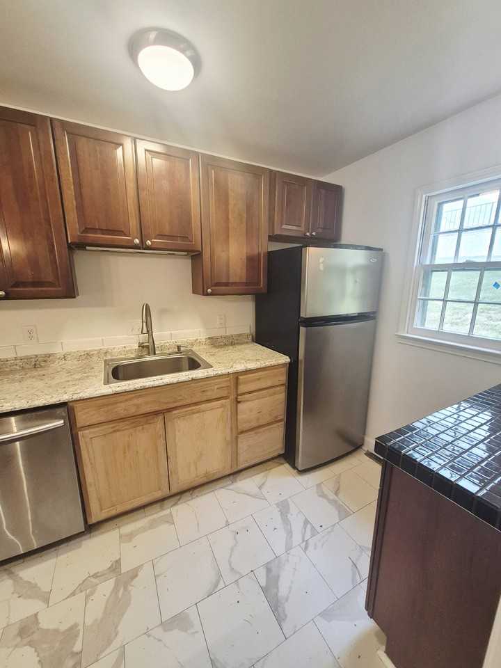 2404 Barracks Ct #1 - Photo 6 of 22