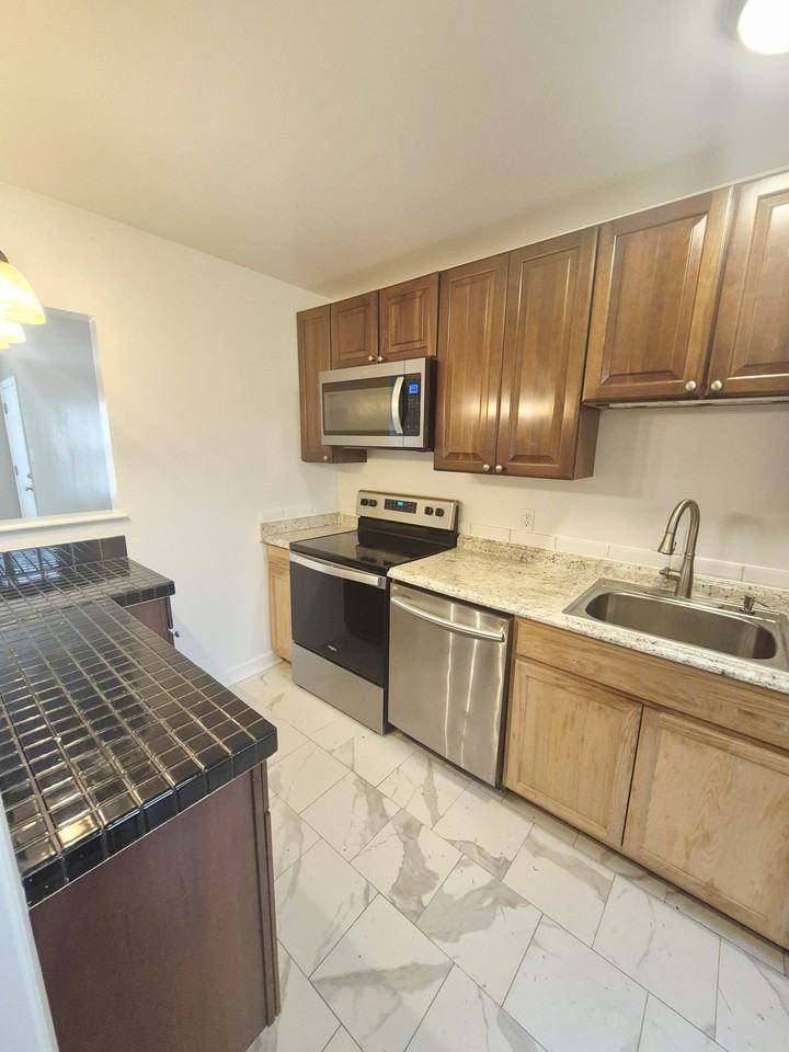 2404 Barracks Ct #1 - Photo 7 of 22