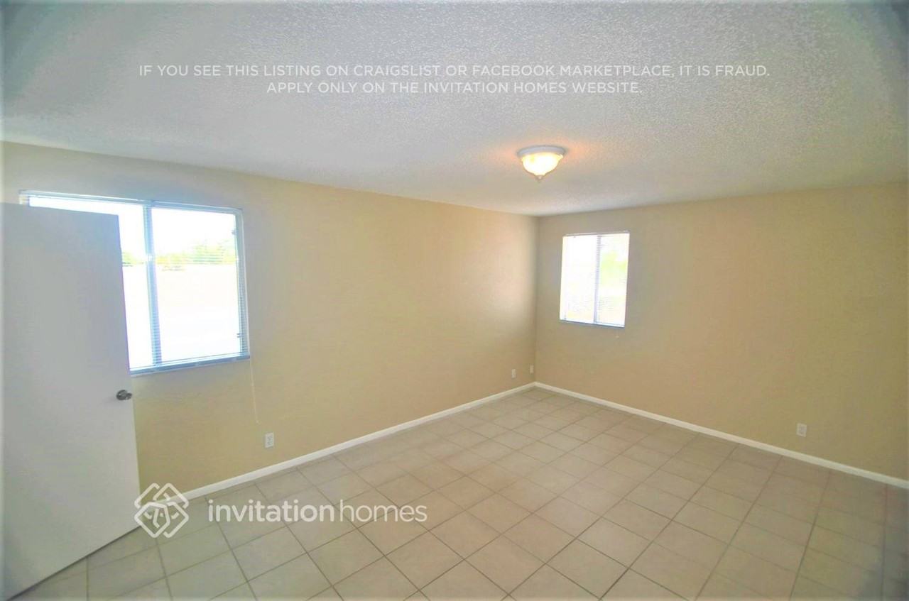 9897 Moss Pond Dr - Photo 4 of 7