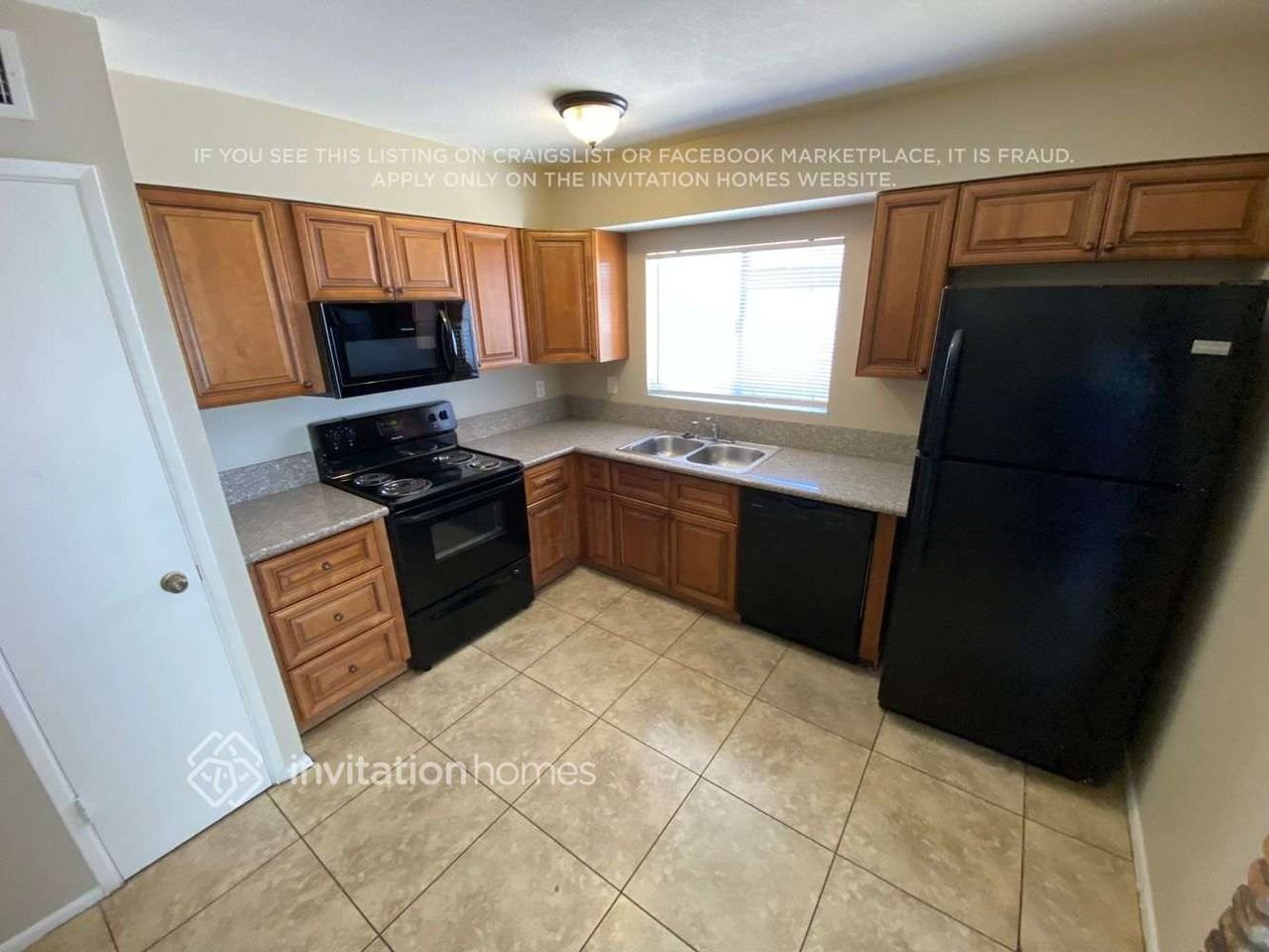 4424 W Caron St - Photo 5 of 18