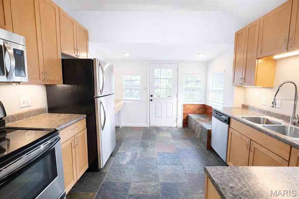 7615 Folk Ave - Photo 4 of 15