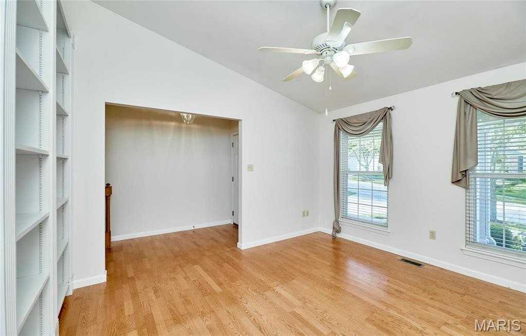 215 Cordovan Commons Pkwy - Photo 5 of 39