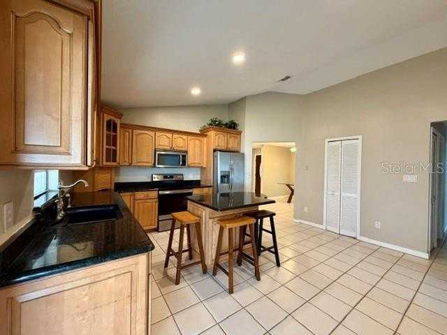 3774 Dunwich Ave - Photo 6 of 17