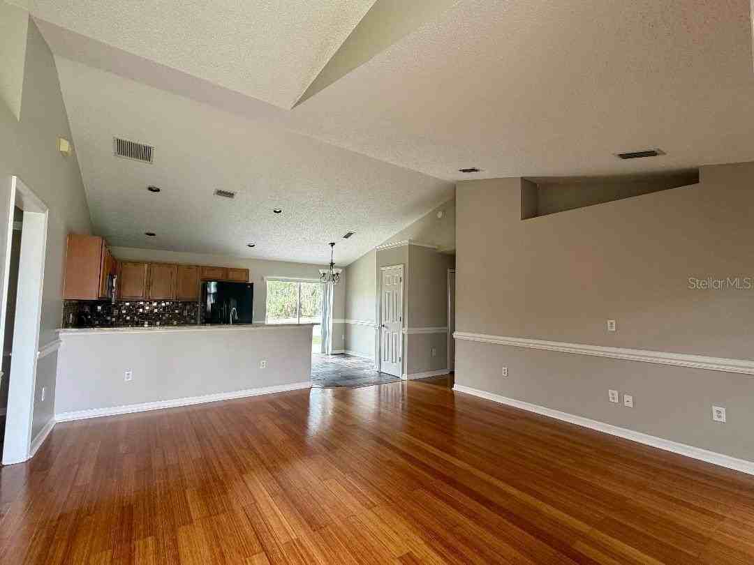 881 Hanford Dr - Photo 5 of 16
