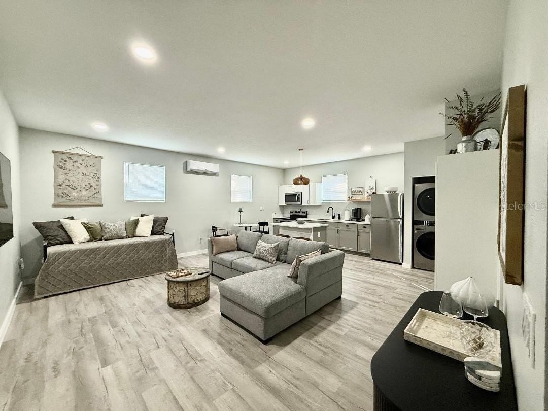 1183 Chestnut St #B - Photo 2 of 31