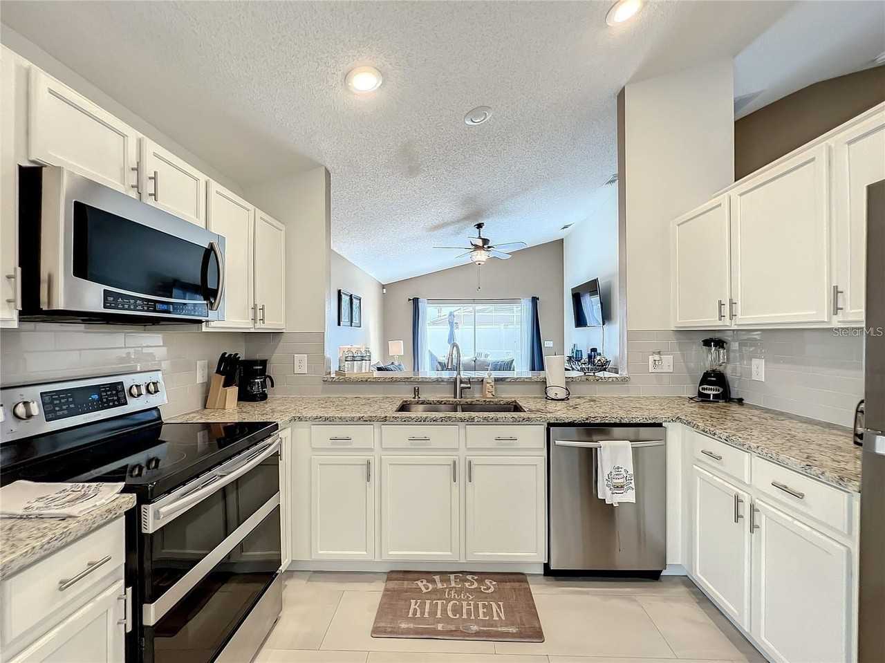1134 Bloomingdale Dr - Photo 6 of 18