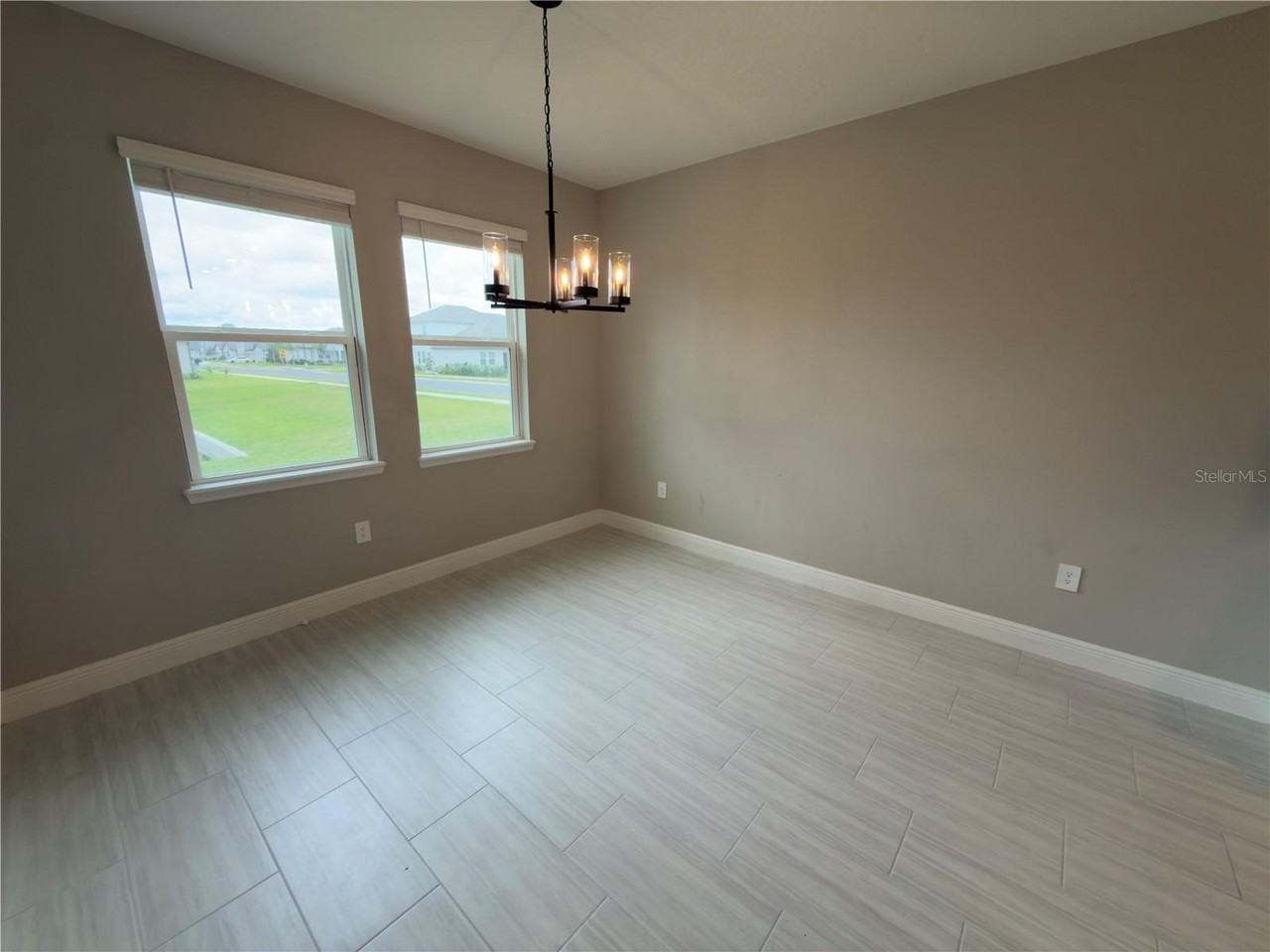 2133 Divot Dr - Photo 4 of 18