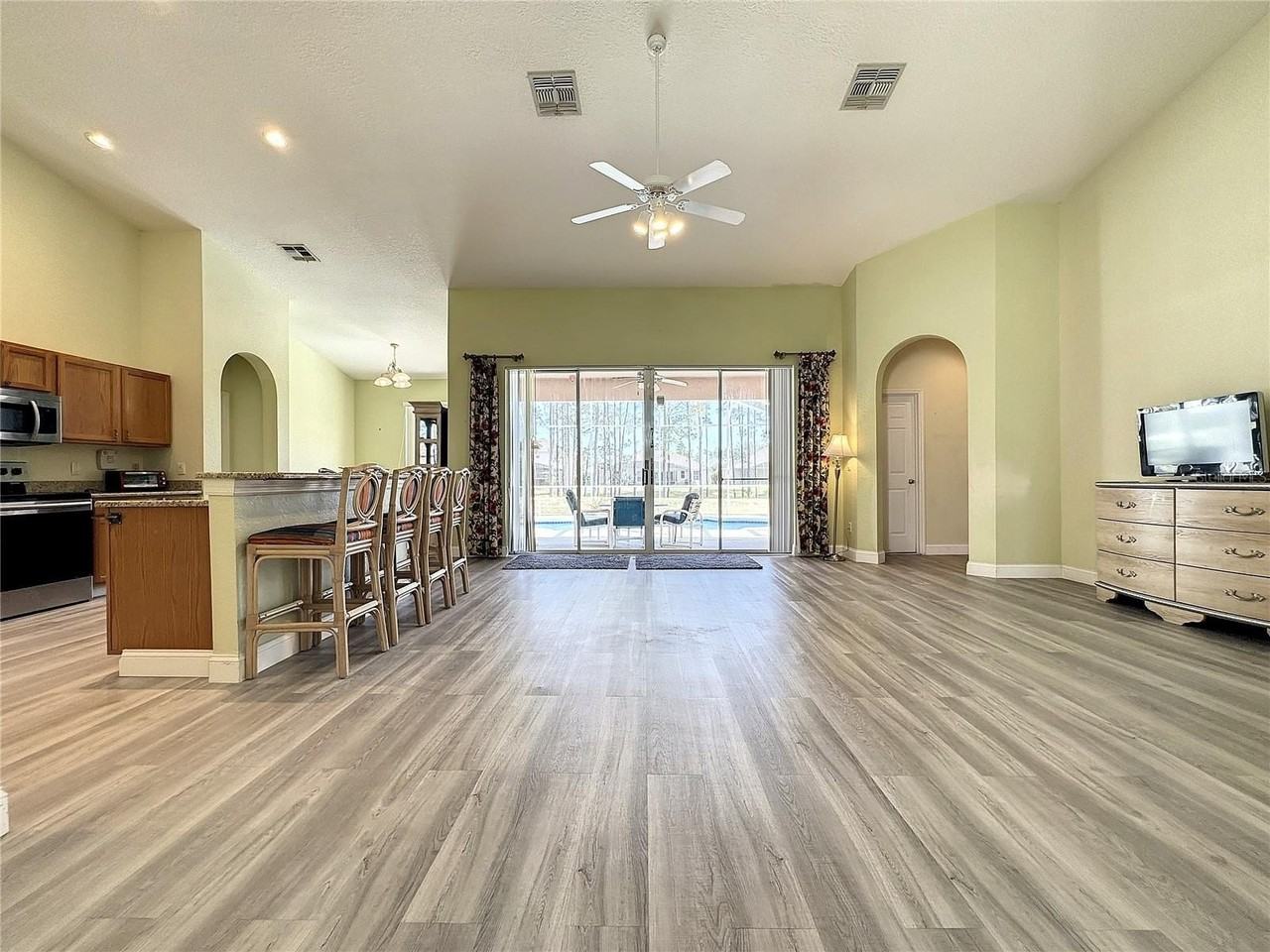 218 N Hampton Dr - Photo 3 of 47