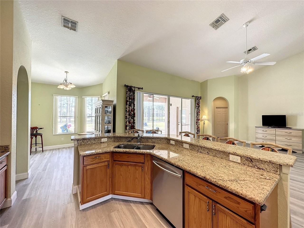 218 N Hampton Dr - Photo 6 of 47