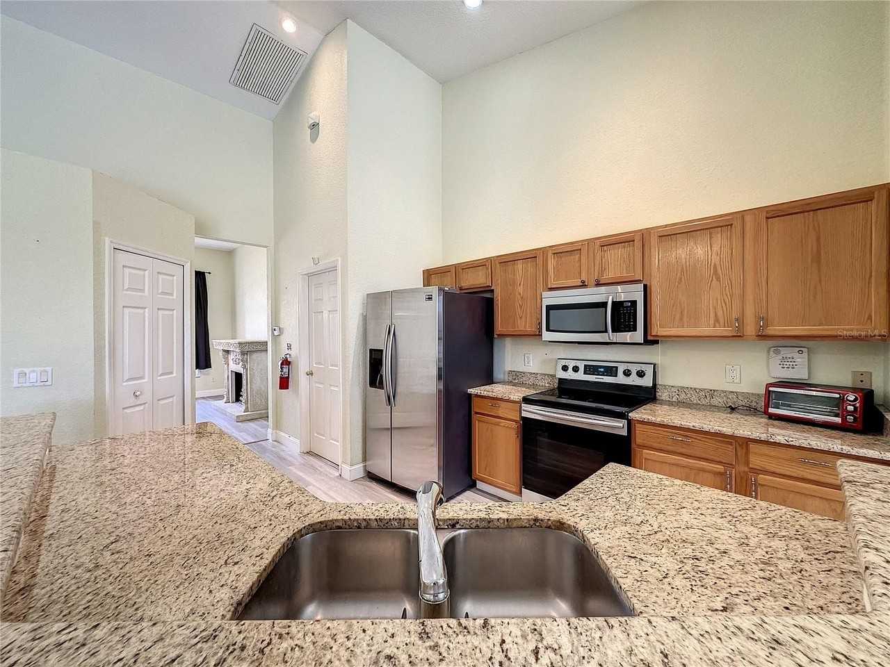 218 N Hampton Dr - Photo 7 of 47