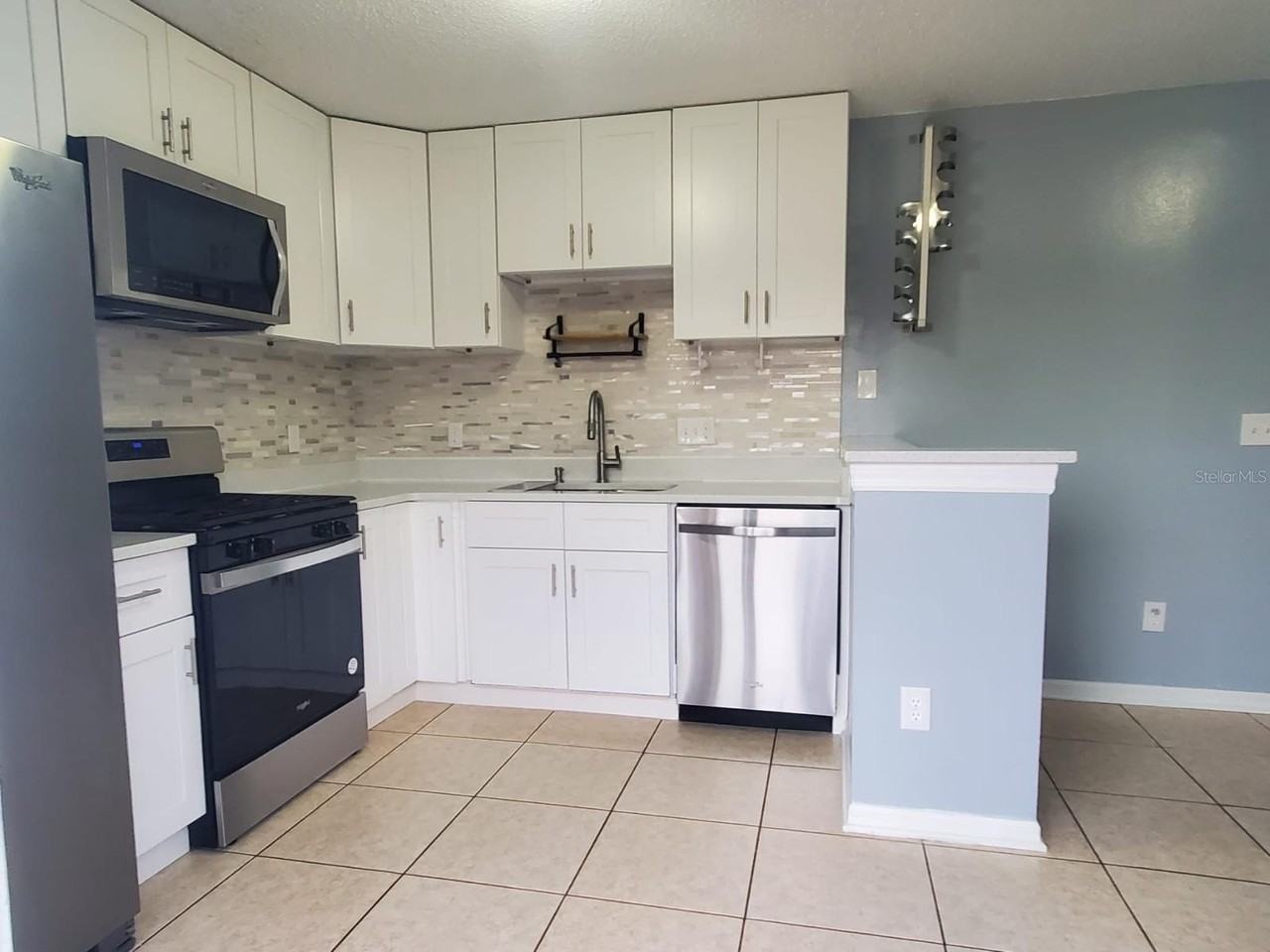 3252 Huntwicke Blvd - Photo 3 of 20