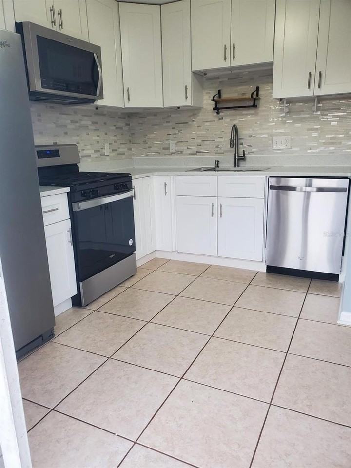 3252 Huntwicke Blvd - Photo 4 of 20
