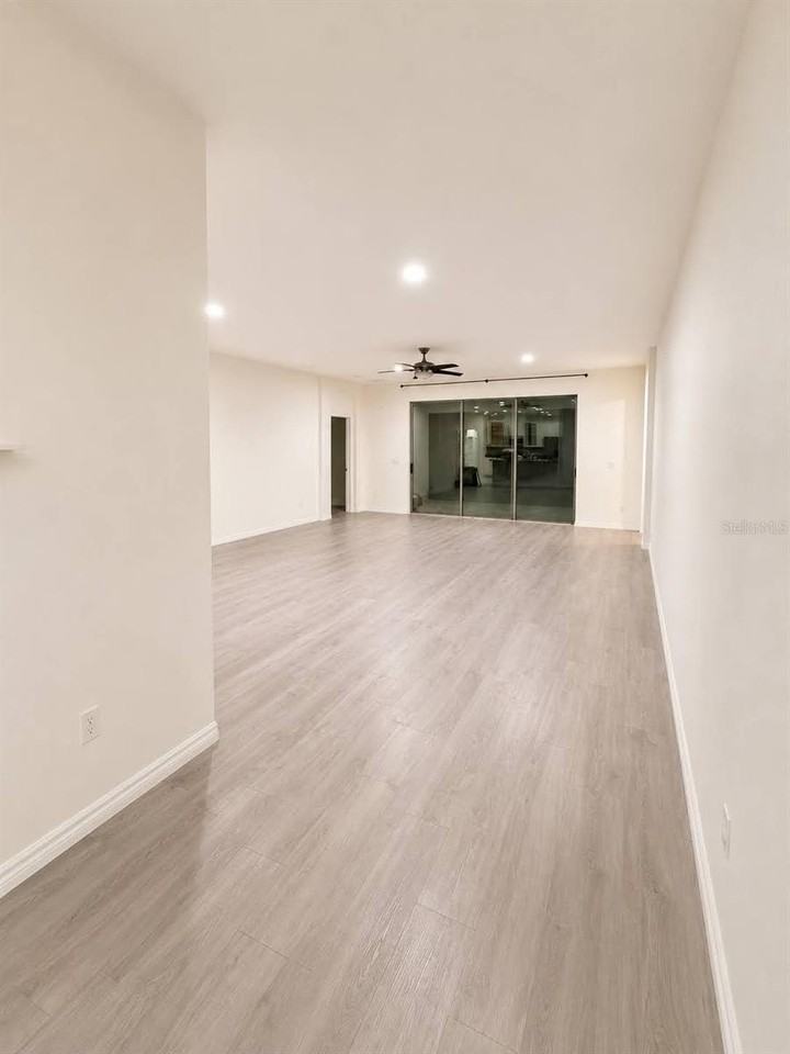 12061 Lidflower St - Photo 4 of 45