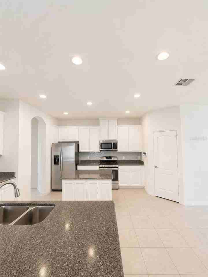 12061 Lidflower St - Photo 6 of 45