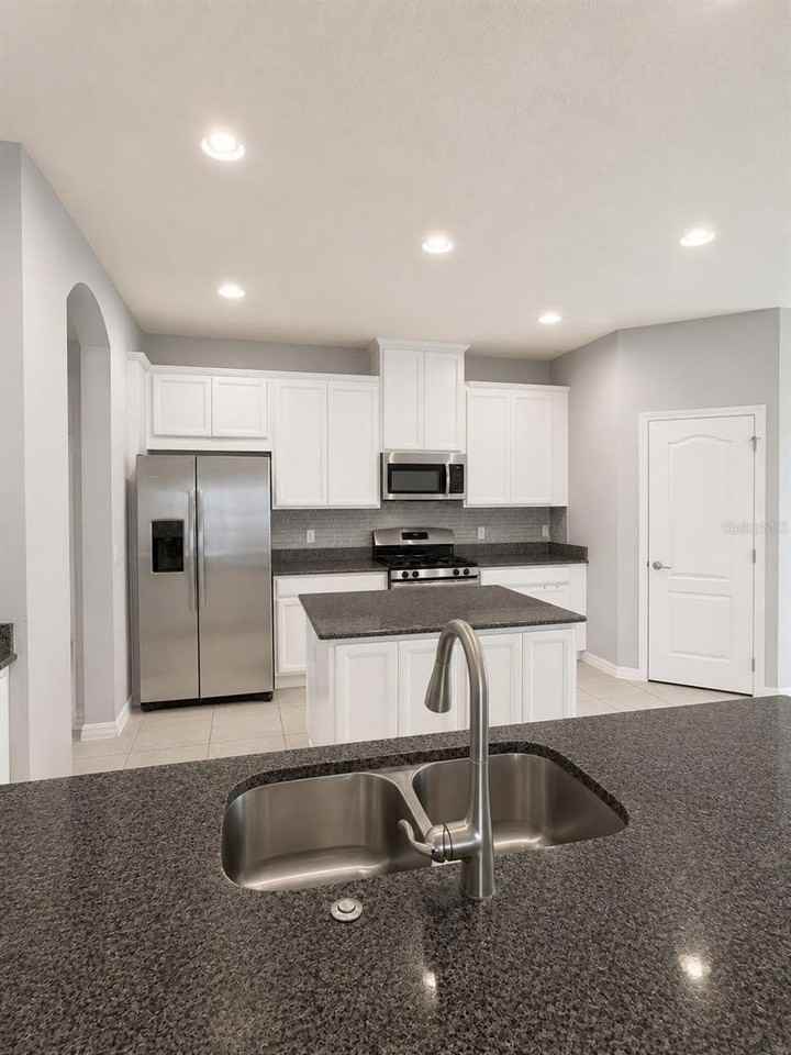 12061 Lidflower St - Photo 7 of 45