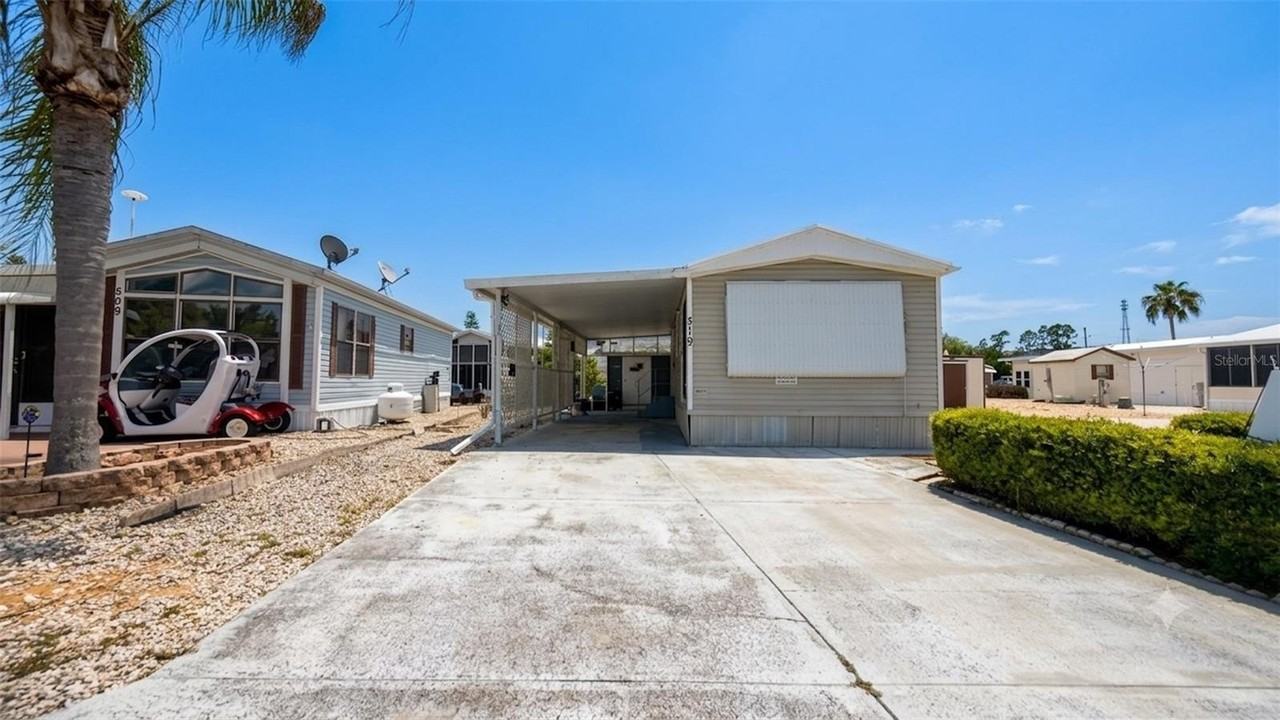 519 Center Crest Blvd - Photo 3 of 11