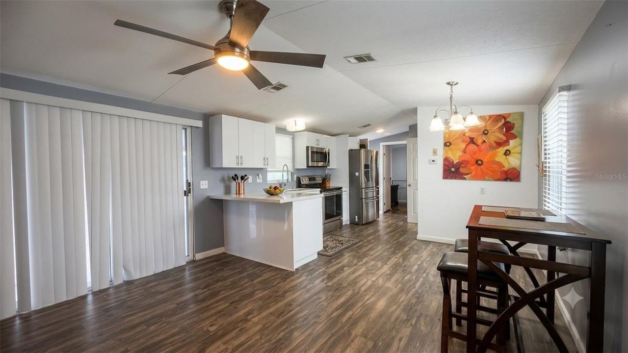 519 Center Crest Blvd - Photo 4 of 11