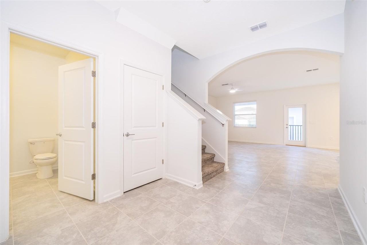 2790 Armstrong Ave - Photo 3 of 27