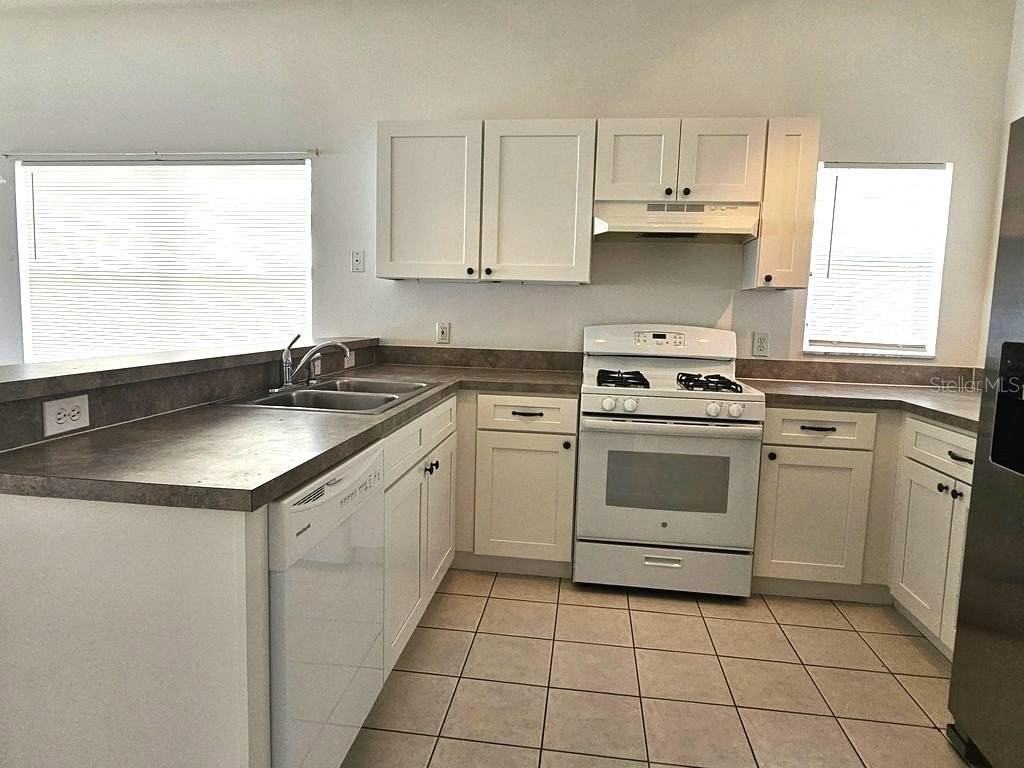 7625 Clovelly Park Pl - Photo 3 of 12