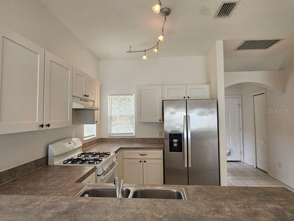 7625 Clovelly Park Pl - Photo 4 of 12