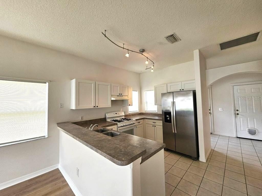 7625 Clovelly Park Pl - Photo 5 of 12