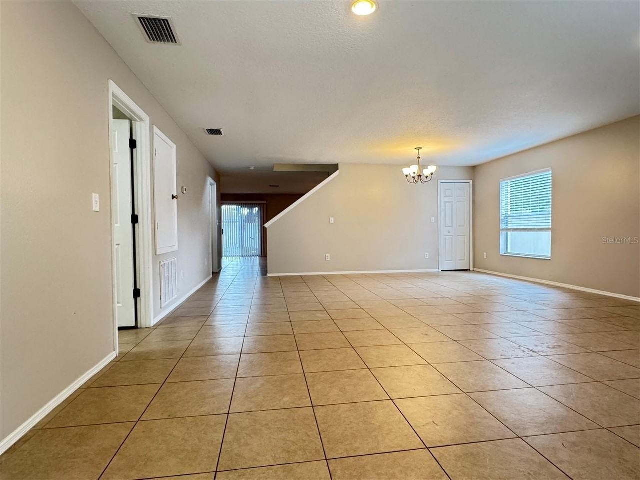 13807 Fareham Rd - Photo 3 of 29